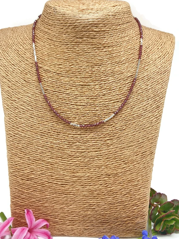 women’s trendy pendant necklaces-Tiny Stone Choker Necklace