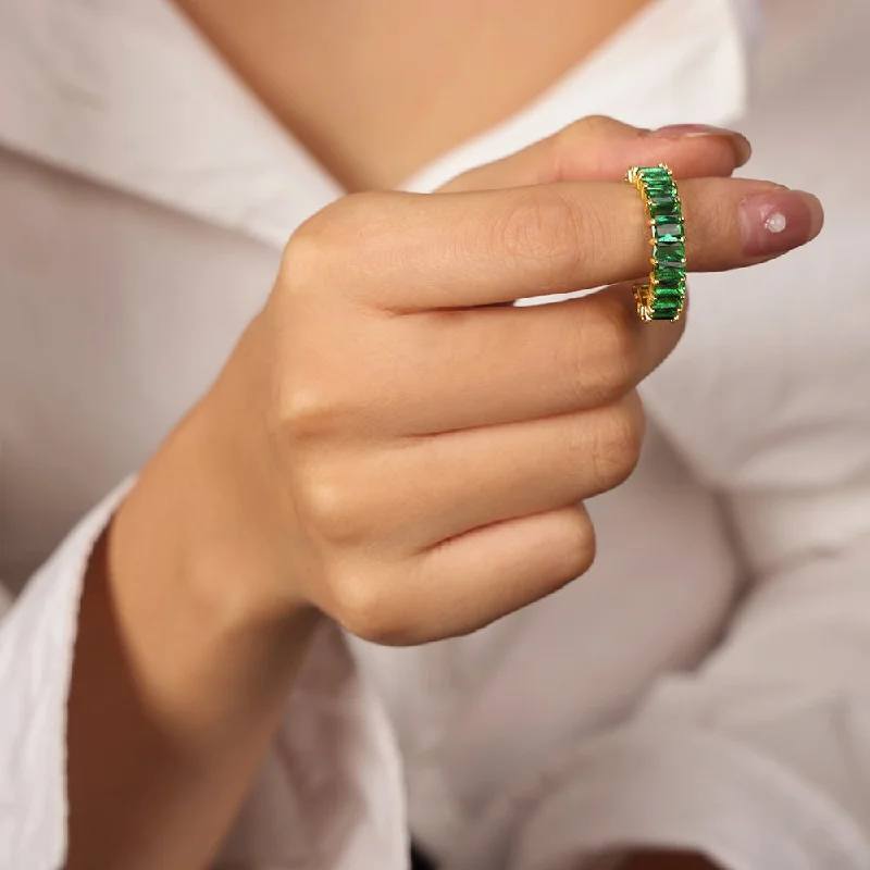 A Style Green Color Zirconium Diamond Ring