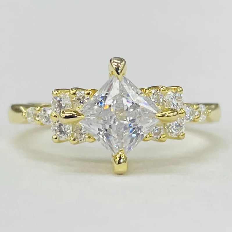 petite engagement rings-Noam Carver - Modern Princess Diamond Setting