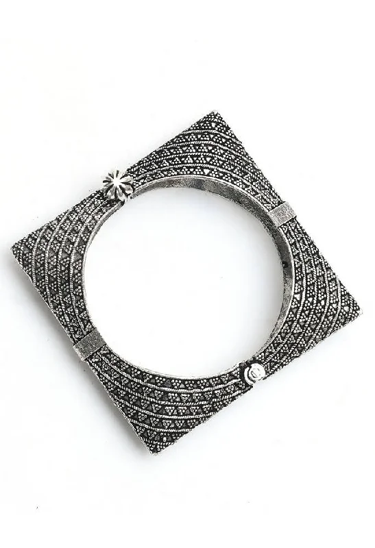 women’s sterling silver charm bracelet-Mominos Fashion Kamal Johar Oxidised German Silver-Plated Handcraft Bracelet