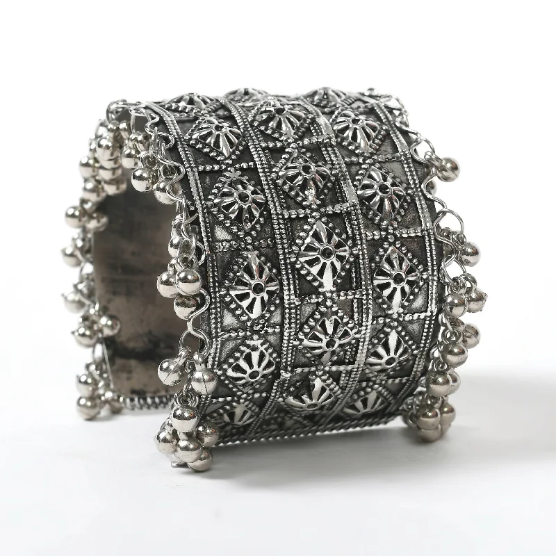 women’s etched bracelet-Mominos Fashion Joharkamal Oxidised Silver-Plated Ghungroo Handcraft Bracelet - Design 024